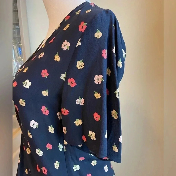 Madewell 100% silk floral blouse size 2 - Picture 3 of 8